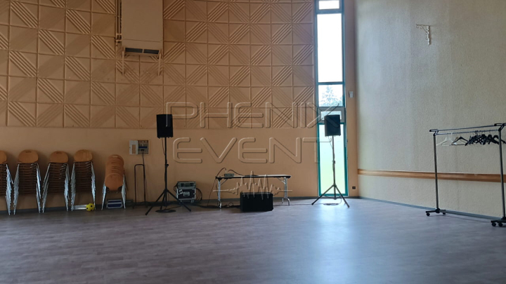 Vue de face du système installé dans la grande salle de Metz Vallières.