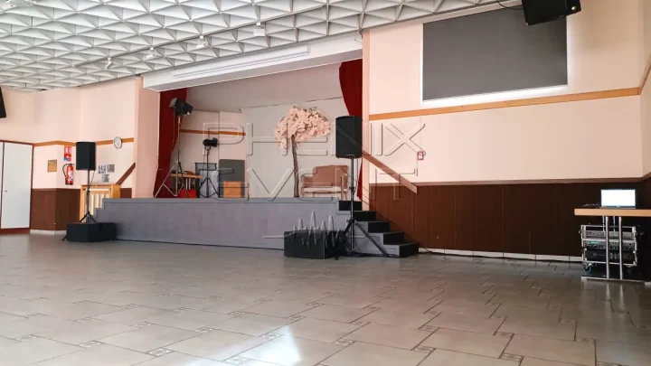 Sono 2000w Phenix Event en location, vue côté droit de la scène salle de Carling