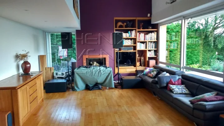 Système de sonorisation 2000W loué et installé dans un salon pour une soirée à Plappeville