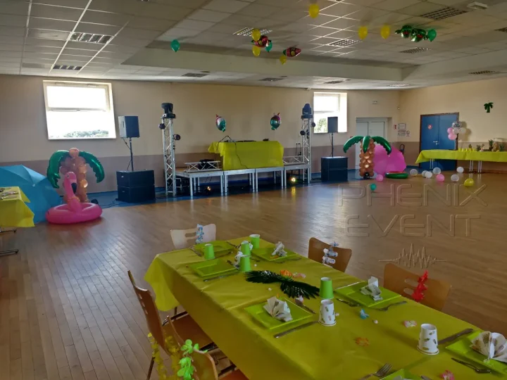 Vue d'ensemble de l'installation sono et lumière dans la salle des fêtes de Lelling