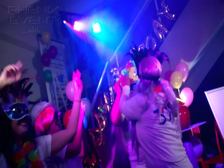 scene festive et éclairage des employés de présence verte dans le hall de la msa de vandoeuvre-lès-nancy