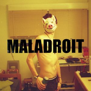 pochette du single maladroit, un homme porte un masque de cochon