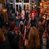 le groupe de punk rock mickey trump se produisant au café la sirène de metz