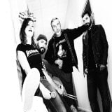 Les membres de Mickey Trump posant ensemble