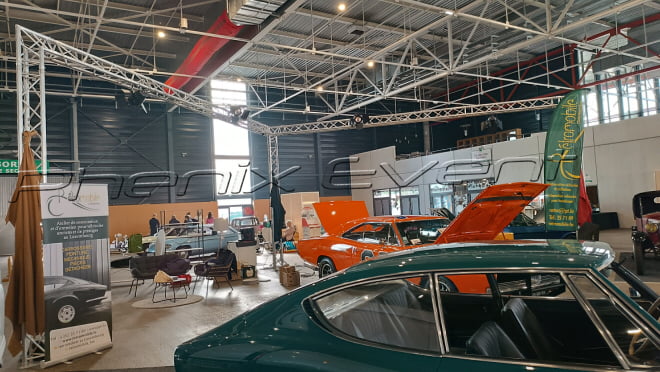 structure aluminium en L équipée de projecteurs