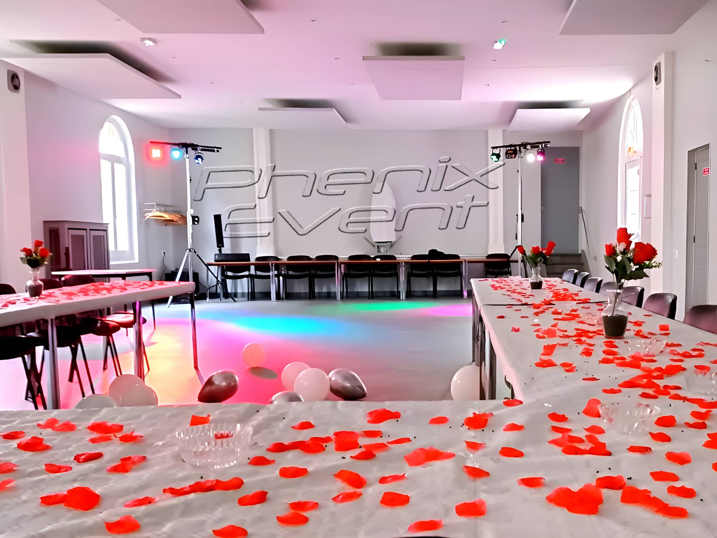 un pack projecteurs illumine la piste de danse de la salle des fêtes de Freyming-Merlebach