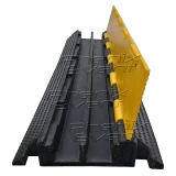 vu de coté, un passage de cable 1m, 2 canaux, avec le capot ouvert