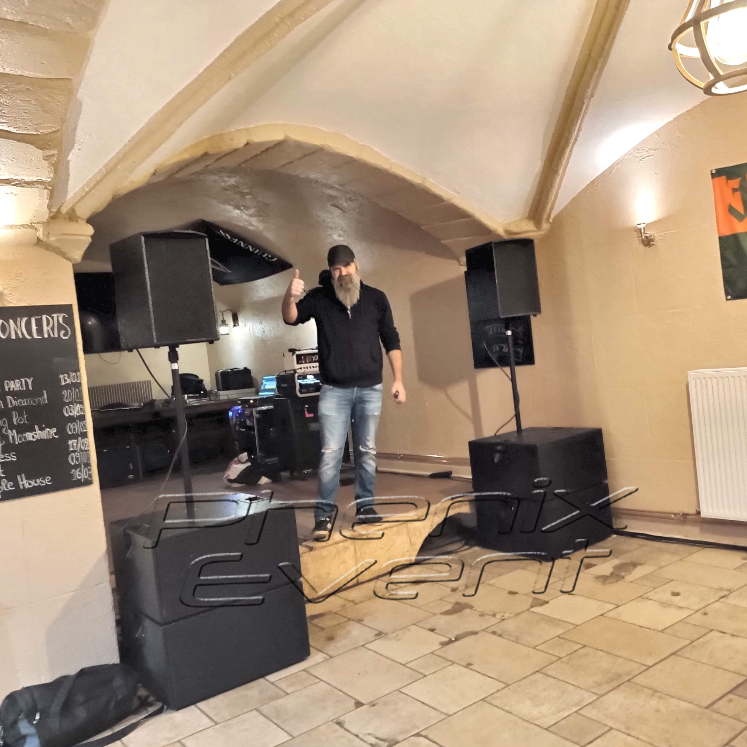 un pack sono 2500w rms 10x4112m livré et installé pour un concert au café le black cat de metz