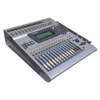table de mixage numérique yamaha 01v vue de son profil droit